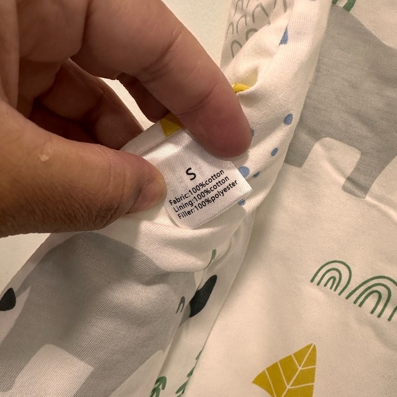 CHILDLIKE BEHAVIOR AGE 0+ White with gray zipper. - Picture 7 of 11